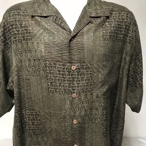 Tommy Bahama Camp Shirt Size Medium